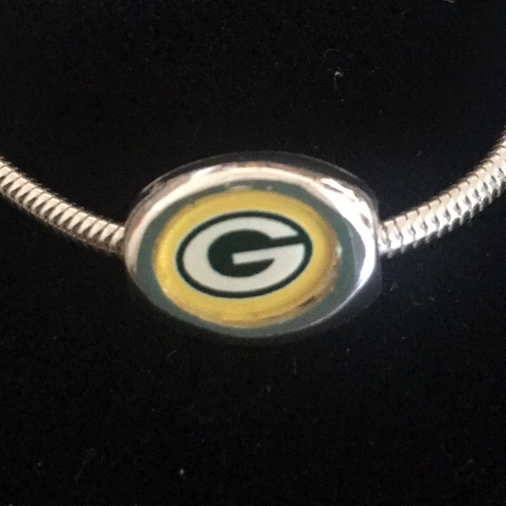 Avon NFL Packers Charm With Chain